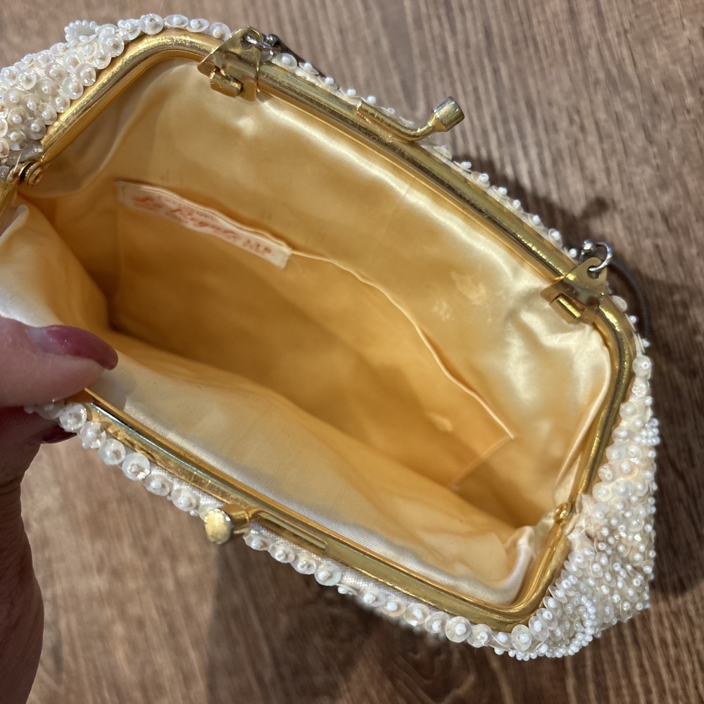 1950's Hong Kong La Regale Ltd. Sequin & Seed Bead White Clutch Purse - Picture 6 of 6